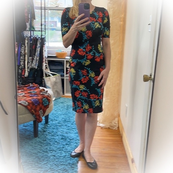 💕New WithTag Lularoe Julia Dress Black Floral💕 - Picture 8 of 8